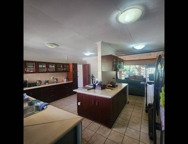 4 BEDROOM HOUSE FOR SALE IN FICHARDT PARK